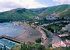 La Gomera, Bucht von San Sebastian, der Inselhauptstadt : Häuser, Strand, Bucht, Hafen